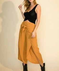 Wanderlust By Abby Lightweight Knit V Neck Twist Top NEW