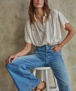 Wanderlust By Abby Satin Collared Button Up NEW